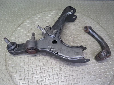 03-06 JUEGO DE 2 YUGOS DE SUSPENSIÓN DELANTERA DERECHA CHEVROLET SSR Y BRAZO DE CONTROL INFERIOR OEM Foto 1 de 4