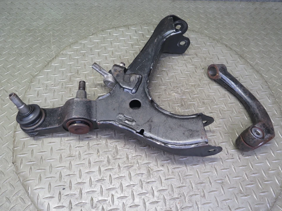 03-06 JUEGO DE 2 YUGOS DE SUSPENSIÓN DELANTERA DERECHA CHEVROLET SSR Y BRAZO DE CONTROL INFERIOR OEM Foto 1 de 4