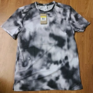 $85 Nike Running Division Breathe Shirt Dri-FIT ADV HJ4148-010 Men's Small NWT - Picture 1 of 2