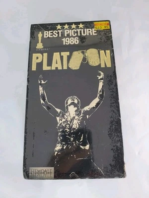 New Platoon (VHS 1986) Charlie Sheen Willem Dafoe Tom Berenger  - Image 1 of 4