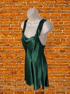 M&S GREEN DRESS SIZE UK 12 WOMENS SLIP BOWS SILKY SATIN STYLE EMERALD MINI SHORT - Picture 1 of 5