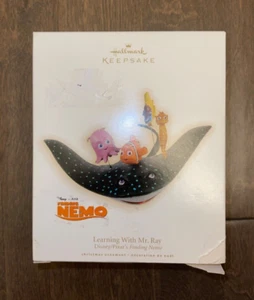 Hallmark Keepsake Disney Finding Nemo Learning With Mr. Ray Ornament 2009 - Picture 1 of 2