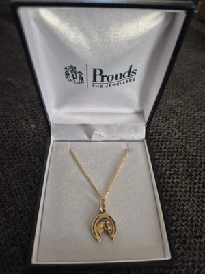 Pingente de sapato e cabeça de cavalo de ouro maciço 9 quilates 1,4 gm 10 mm de largura x 14 mm de altura na caixa - Imagem 1 de 2