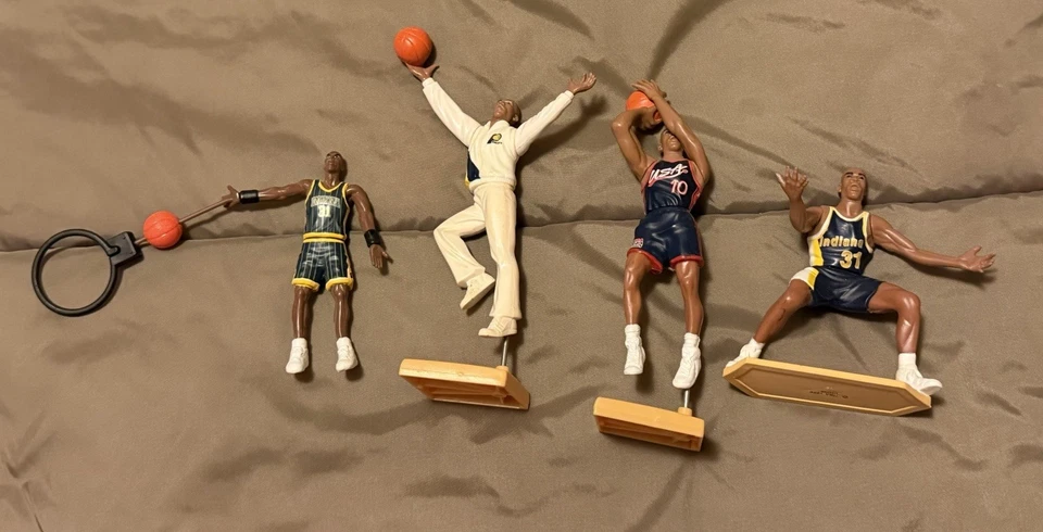 Cuatro 4 estatuillas de Reggie Miller Foto 1 de 4