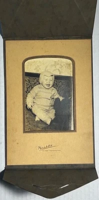 Vintage 1930s Baby Portrait Hillard “The Baby Photographer” Original Folder - Image 1 of 4