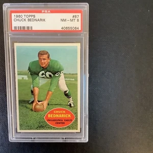 1960 Topps #87 Chuck Bednarik PSA 8 Salón de la fama Philadelphia Eagles - Imagen 1 de 1