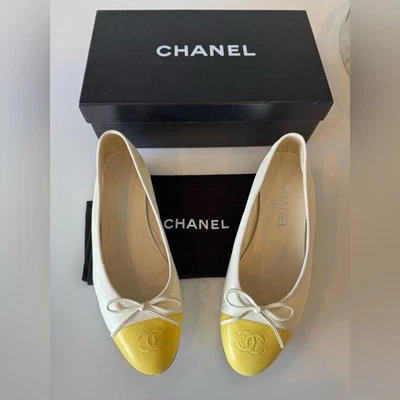 Sapatos baixos Chanel UE 38 creme e amarelo CC captoe clássico balé autêntico EUA 8 - Imagem 1 de 4
