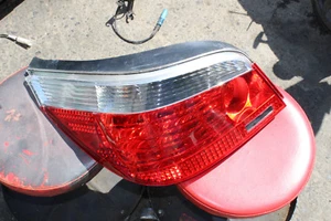 Luces de freno traseras originales BMW E60 525i 2006-10 rojas/claras conductor izquierdo V1005 - Imagen 1 de 6