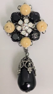 Chanel Creme & Schwarz mit Strass verziert Strass & Metall Träne Brosche, 3" - Bild 1 von 12