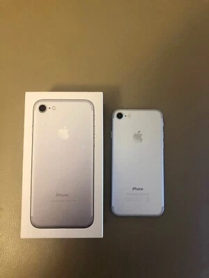 Apple iPhone 7 - 32GB - Argento (Sbloccato) - Immagine 1 di 4