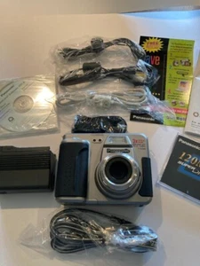 Panasonic PalmCam Super Disc 120MB 1.3 Megapixel Digital Camera - PV-SD4090 - Picture 1 of 2