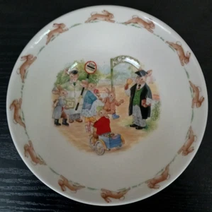 1988 Royal Doulton Bunnykins bowl ' Bunnies Going To School' - Picture 1 of 2