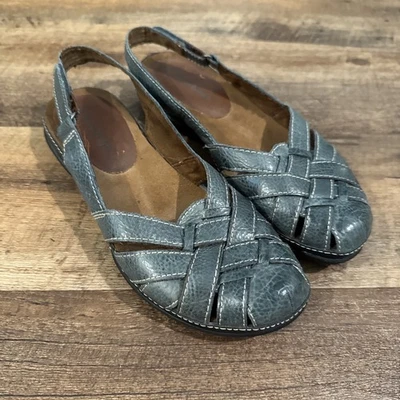 Sandalias de pescador tejidas con tira trasera Darletta para mujer BARETRAPS 6,5 M cuero azul Foto 1 de 4