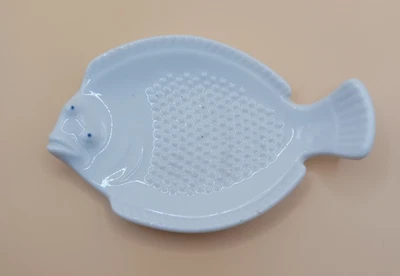 Rallador de pescado y ajo vintage Joyce Chen Japón porcelana blanca Foto 1 de 3