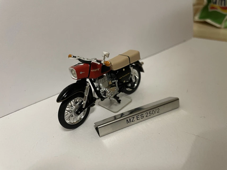 Atlas Verlag 1971 MZ ES 250/2 Motorrad DDR Motorräder 1/24 in Plastikverpackung - Bild 1 von 4