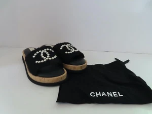 Nuevo sin caja Chanel Terry Negro/Perla Imitación Logo CC Diapositivas Talla 38/US 8 - Imagen 1 de 12