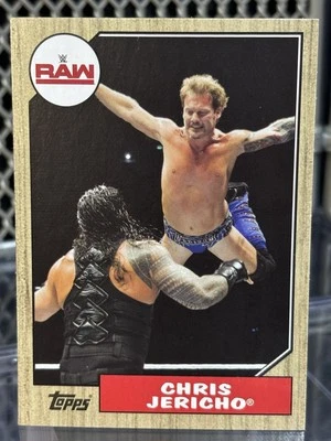 Tarjeta de lucha libre 2017 Topps Heritage WWE Chris Jericho #20 WCW AEW Vs Roman Reigns Foto 1 de 4