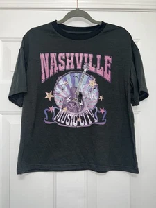 Camiseta Manga Corta Nashville Music City Talla Mediana Guitarra Festival Semi Recortada - Imagen 1 de 4
