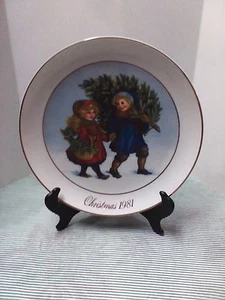 Avon Christmas 1981 Memories Collector's Plate "Sharing the Christmas Spirit" - Picture 1 of 5