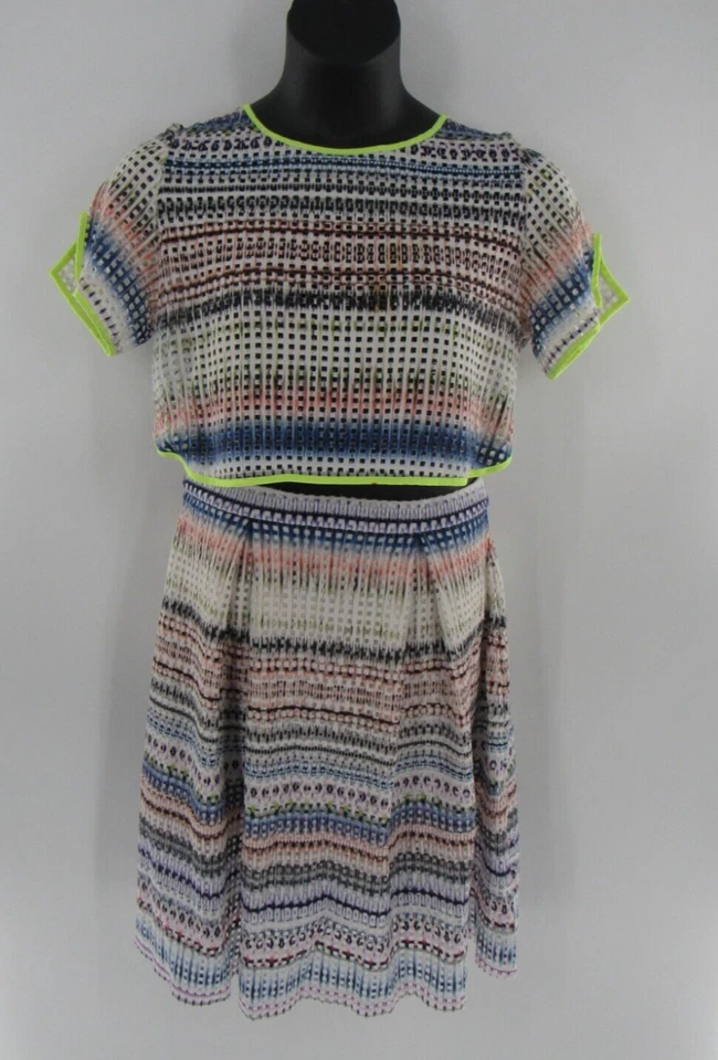 Conjunto feminino 2 peças mini-saia cropped branca verde neon rosa azul listrado tamanho: médio - Imagem 1 de 4