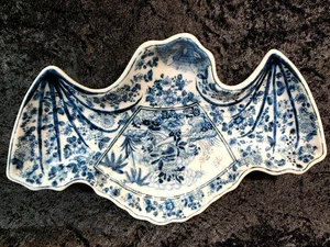 VTG Blue and White Yong Sheng Tang Zhi Shallow Bat Shaped Scalloped Dish - Picture 1 of 10