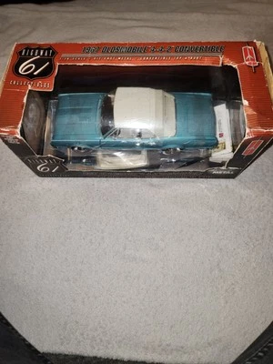 HIGHWAY 61 1:18 МАСШТАБ 1967 OLDSMOBILE 4-4-2 КАБРИОЛЕТ NIB - Изображение 1 из 4