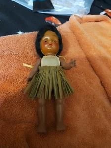 Bambola Hawaiiana Hula Girl giocattolo souvenir vintage anni 50 60 addormentata 8 pollici - Foto 1 di 7