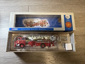 Motore antincendio Corgi Classics #US53803 Mack CF Tower - Philadelphia - PA - Foto 1 di 19