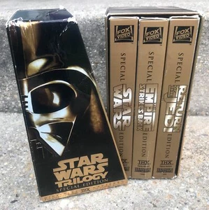 STAR WARS TRILOGY SPECIAL EDITION VHS SET IN SLIPCASE, GOLD BOXES, THX MASTERED - Foto 1 di 10