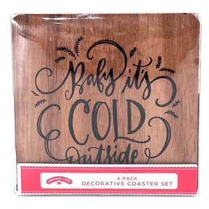 Paquete de 4 posavasos decorativos Holiday Time bebé hace frío exterior madera de acacia - Imagen 1 de 11