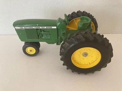 ERTl 1/16 Scale 1987 John Deere TRACTOR 10th National Farm Toy Show Dyersville - Image 1 of 4