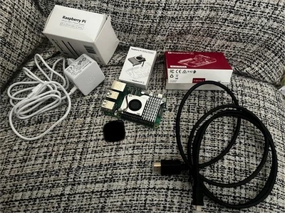 Raspberry Pi 5 (4GB) + HDMI + Original AC 15.3W + Official Fan Heatsink - Imagen 1 de 4