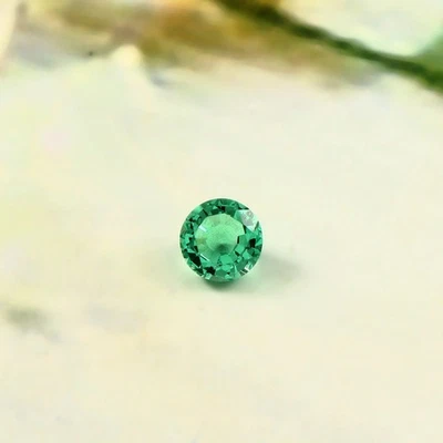 5x5 MM Lab Grown Hydrothermal Colombian Emerald Loose Gemstone Round Cut 0.65 CT - Image 1 of 4