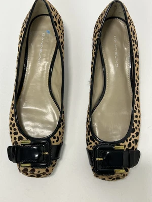 Divertidos zapatos de ballet Bandolino estampado leopardo con hebilla. Mujer Talla 9.5M (220) Foto 1 de 4