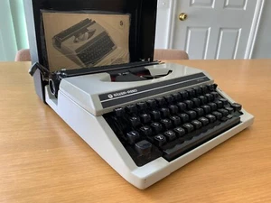 Vintage Silver Reed By Seiko manual Typewriter, Made in Japan, case, Very Rare - Picture 1 of 10