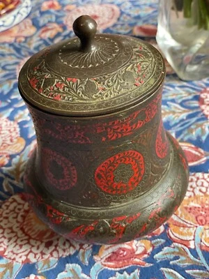 Joli pot  couvert ancien/ cuivre émaillé rouge émaillé Syrie ou Liban début XXe - Photo 1/4