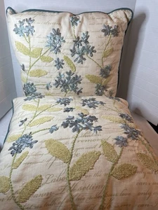 Set Of 2 Pier One Floral Pillows - Picture 1 of 3