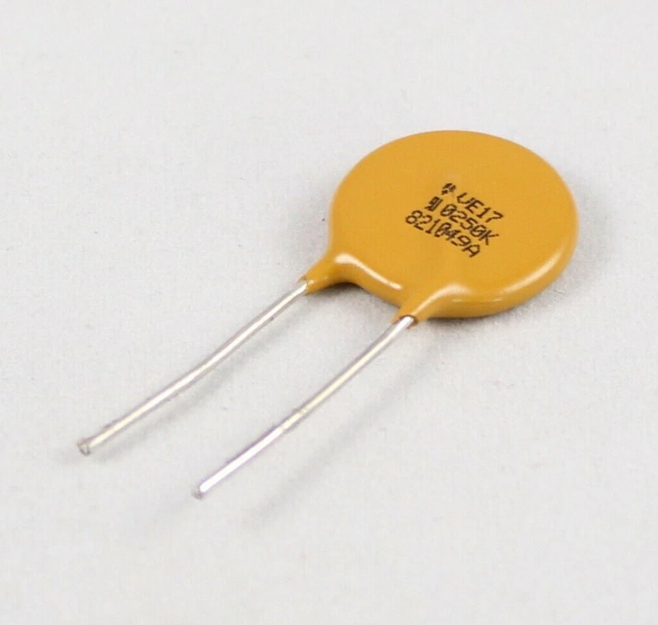 Varistor radial THOMPSON VE17M00250KED 25vrms 31vdc 77vcl 7 julios 14 mm, cantidad-50 Foto 1 de 1