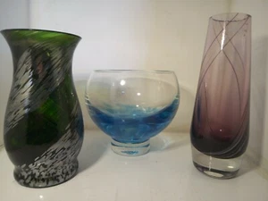 A FINE TRIO OF CAITHNESS GLASS , ONE GREEN SILVERED GLASS & ONE PURPLE VASE - Picture 1 of 11