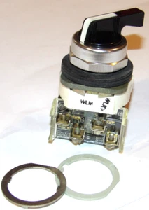 NEW ALLEN-BRADLEY 800T-H17A 2-POSITION SELECTOR SWITCH! MAINTAINED! 30.5mm - Picture 1 of 10