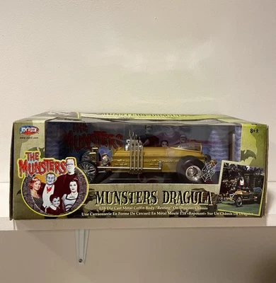 Joyride RCERTL The Munsters DRAGULA caixão dourado carro de metal fundido 1:18 na caixa - Imagem 1 de 4