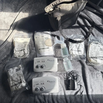 Extractor de leche eléctrico Ameda Finesse con biberones bridas tubos, bolsa de transporte y más  Foto 1 de 4