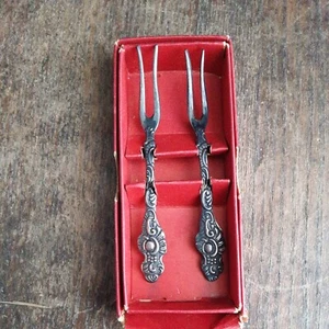 Vintage Nils Johan Sweden Silverplate 2 Lemon Cocktail Forks in box - Picture 1 of 24