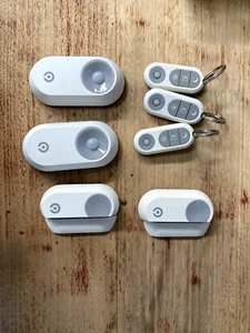 Swann One Lot - 2x PIR's, 3 Remotes, 2 Reed Switches - Motion Door/Window Sensor - Picture 1 of 6