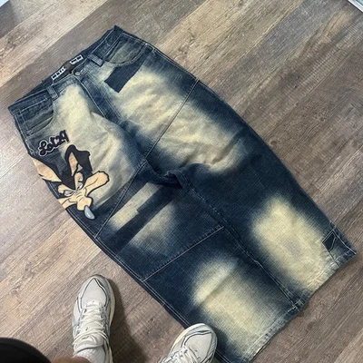 LOT 29 LUXE Looney Tunes Wile E. Coyote Mens Jeans - Image 1 of 2