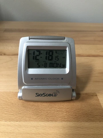 SkyScan Atomic Digital Travel Alarm Clock Vintage 2002 Cover