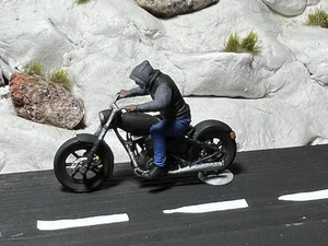 MODEL RAILWAY FIGURE MOTORCYCLE RIDER HO OO SCALE 3D PRINTED Hand Painted - Picture 1 of 12