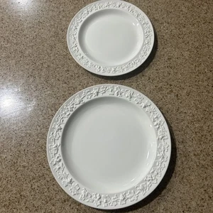 Wedgwood Queensware Two Plates. - Picture 1 of 10