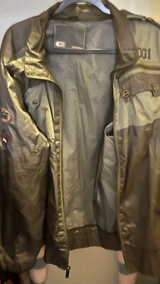 Cortavientos COOGI Green Patch Work. Ropa de calle Y2K en perfecto estado. Foto 1 de 4