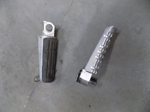 Yamaha FZ 600 2006 estriberas izquierdas conductor pasajero FZ600 04 05 06 R6 FZ6 - Imagen 1 de 7